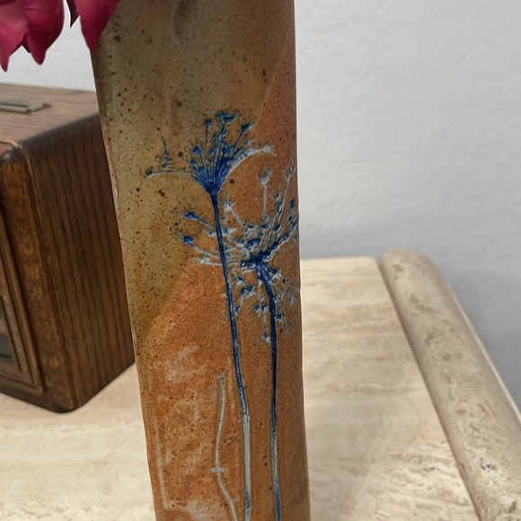 Signed handcrafted tall vase with blue flowers contemporary style - Picture 5 of 8